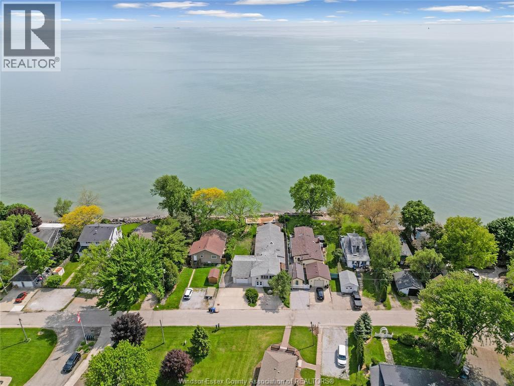 3-bedroom Single Family at 91 Willow Beach, Amherstburg — photograph 2