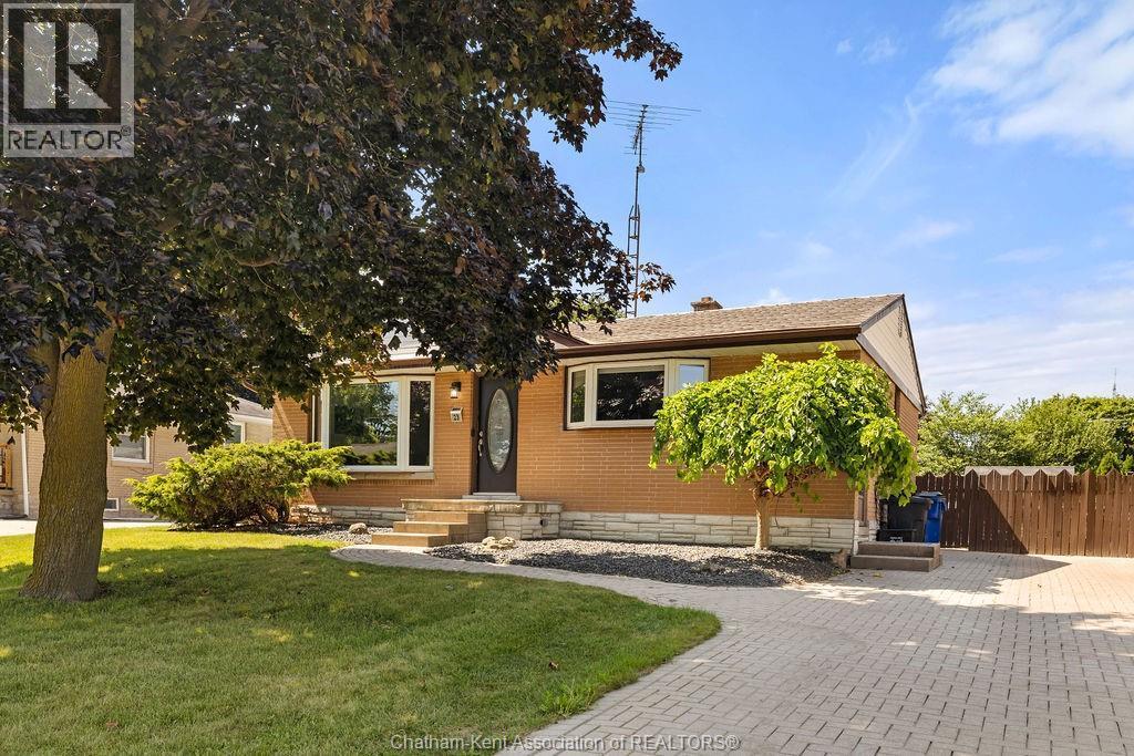 23 Queensway Drive, Chatham — primary photograph