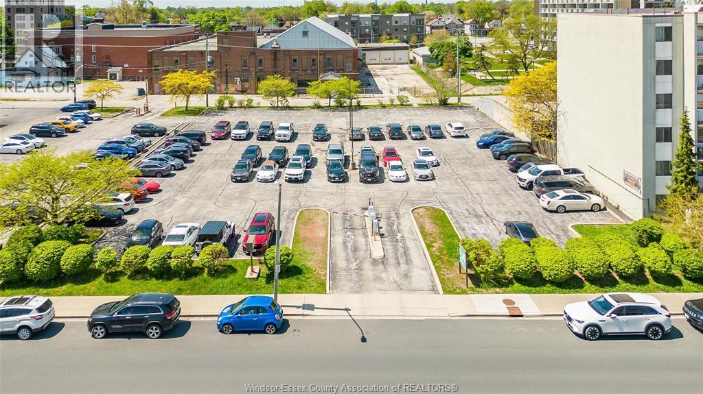 Industrial at 951 Goyeau Street, Windsor — photograph 2
