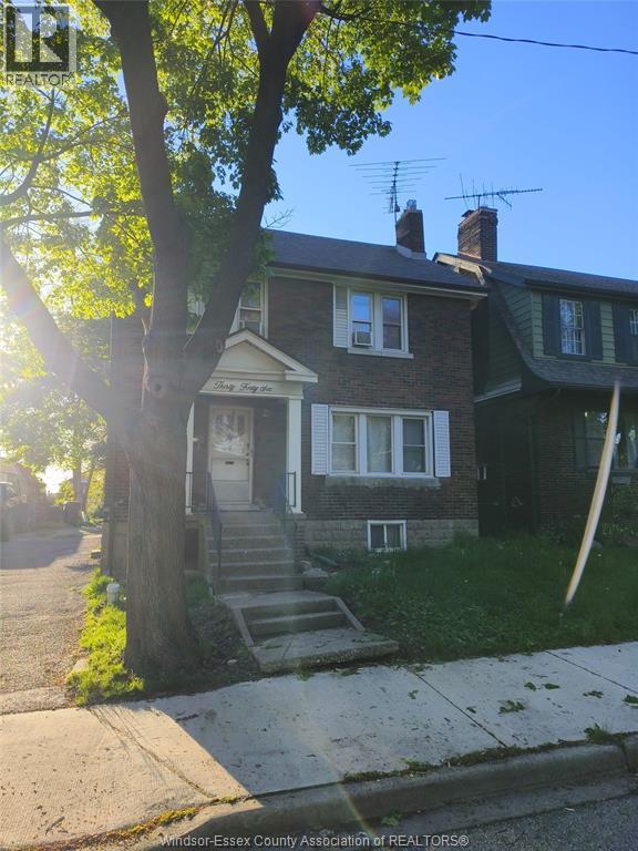 3-bedroom Single Family at 3046 Alexander #MAIN, Windsor — primary photograph