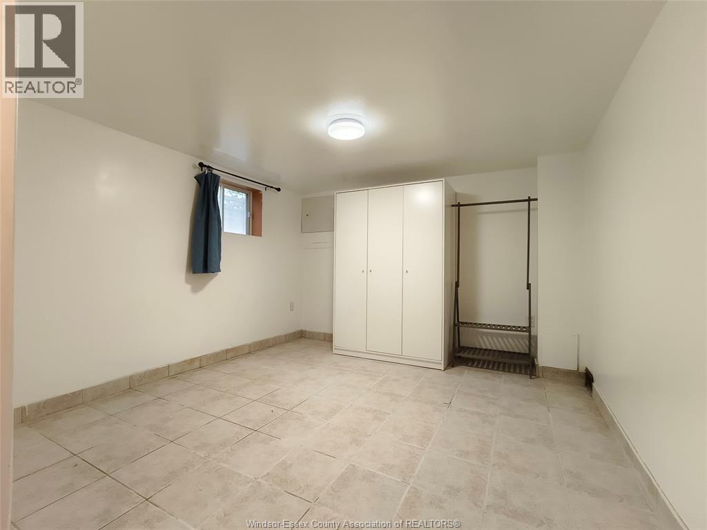 3-bedroom Single Family at 3046 Alexander #MAIN, Windsor — photograph 3