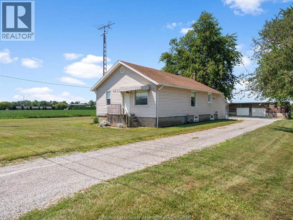 2301 Albuna Townline, Kingsville — photograph 2