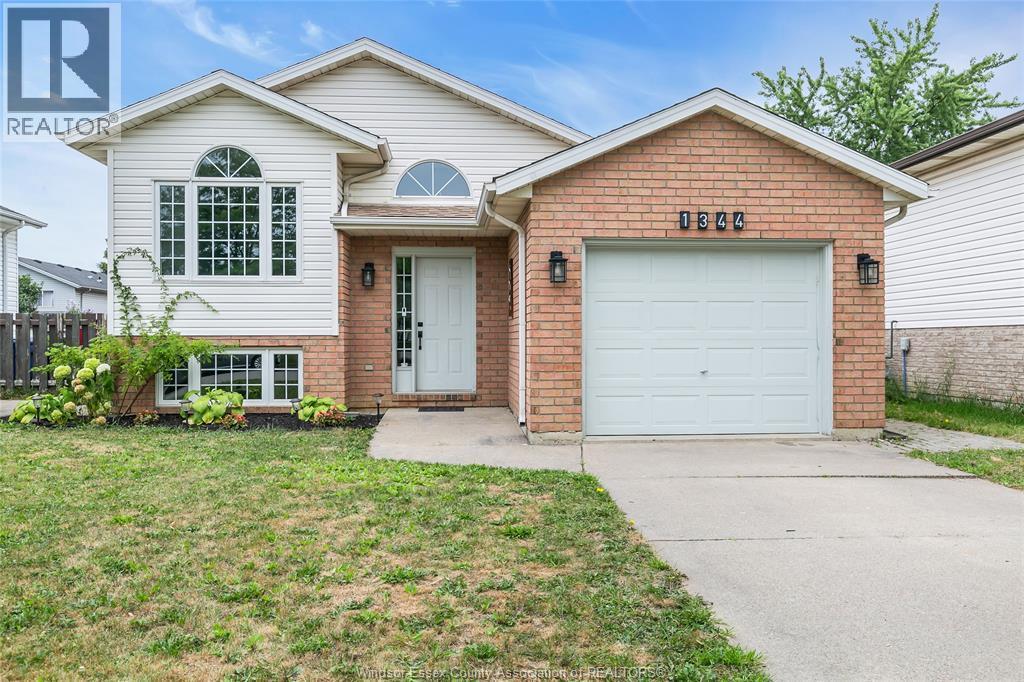 1344 Giselle, Windsor — photograph 2