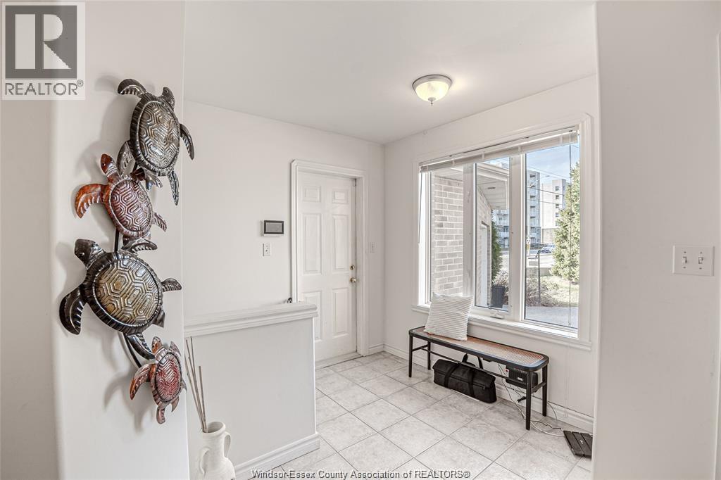 2-bedroom Single Family at 1708 Banwell, Windsor — photograph 3