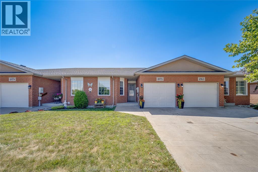 1971 Luxury Avenue, Windsor — primary photograph