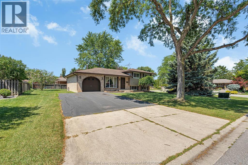 646 Estate Park, Tecumseh — photograph 3
