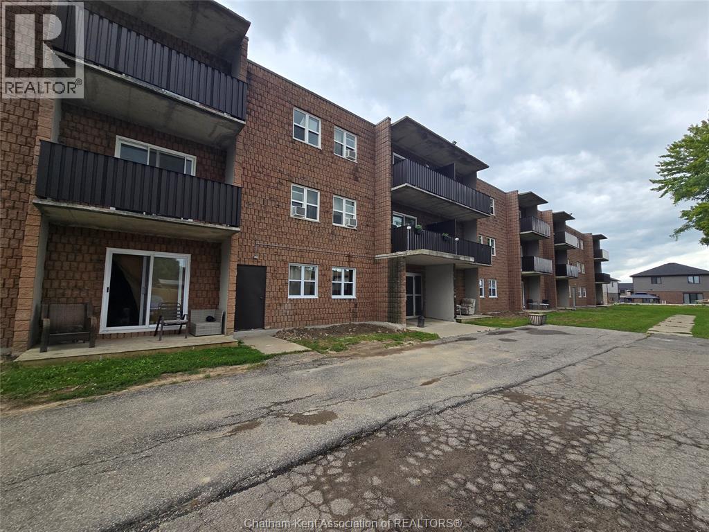 Single Family — 276 Merritt Avenue, Chatham, Ontario