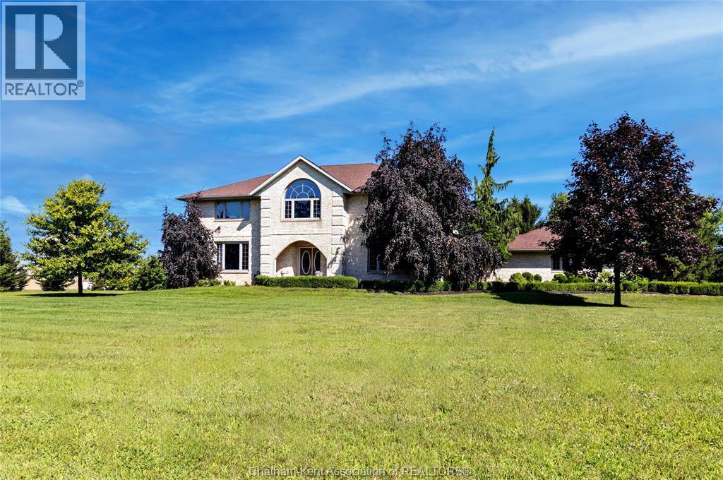 5-bedroom Single Family at 23356 Dew Drop Road, Thamesville — primary photograph