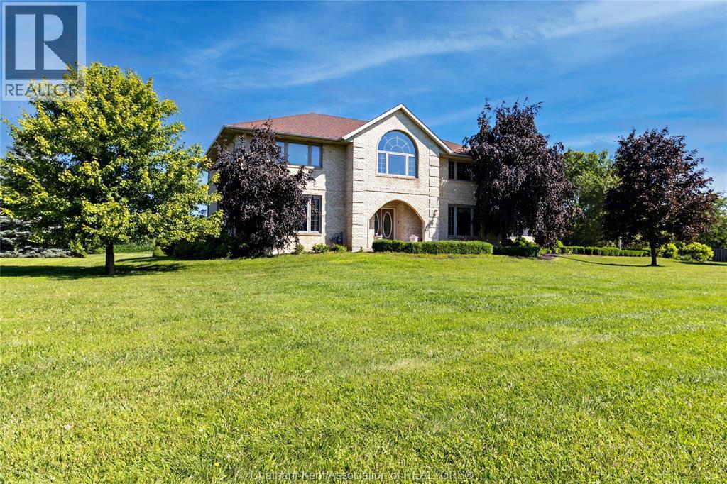 5-bedroom Single Family at 23356 Dew Drop Road, Thamesville — photograph 2