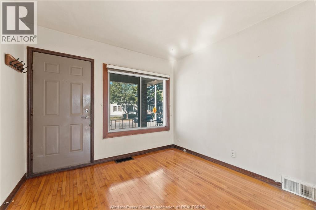 1768 Hall Avenue, Windsor — photograph 3