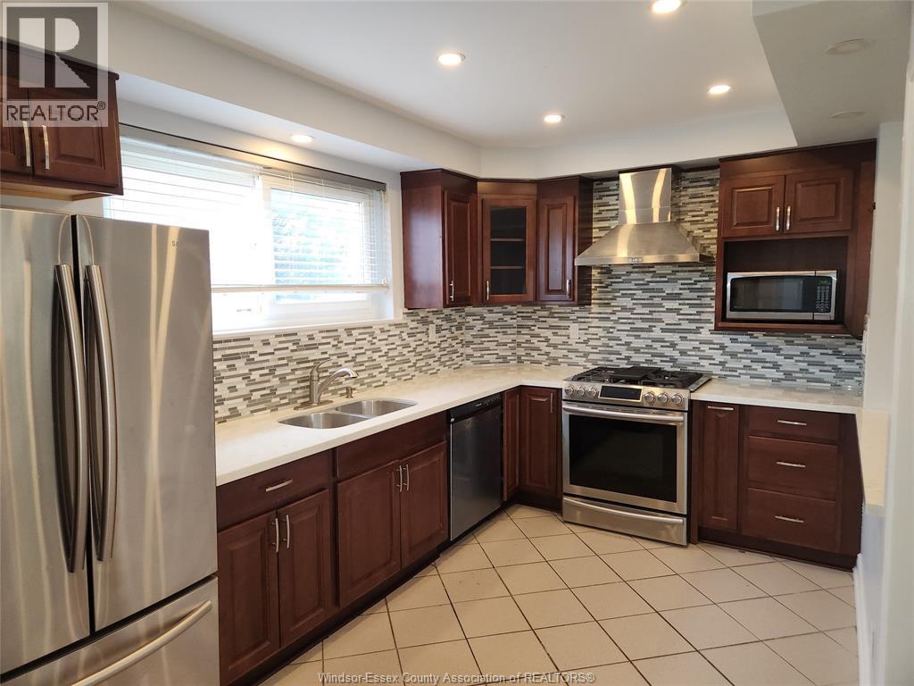 4-bedroom Single Family at 45 Aloma Crescent, Brampton — photograph 3