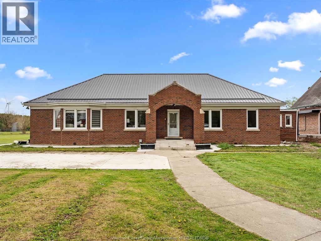 25667 Winterline Road, Grande Pointe — primary photograph