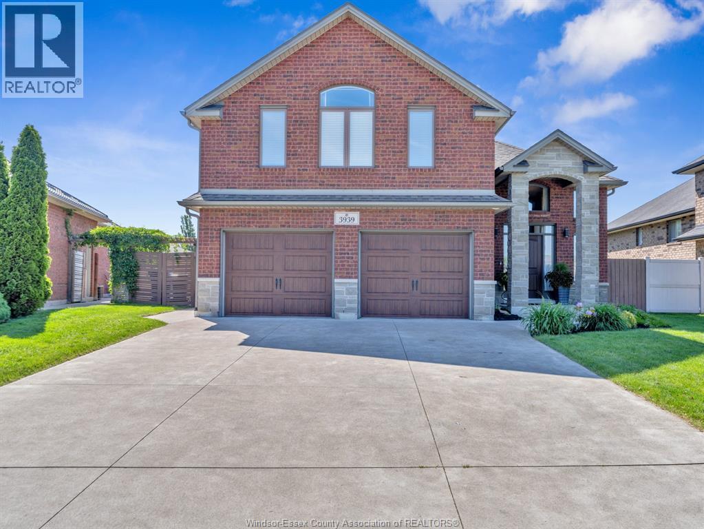 4-bedroom Single Family at 3939 Wildwood Drive, Windsor — primary photograph