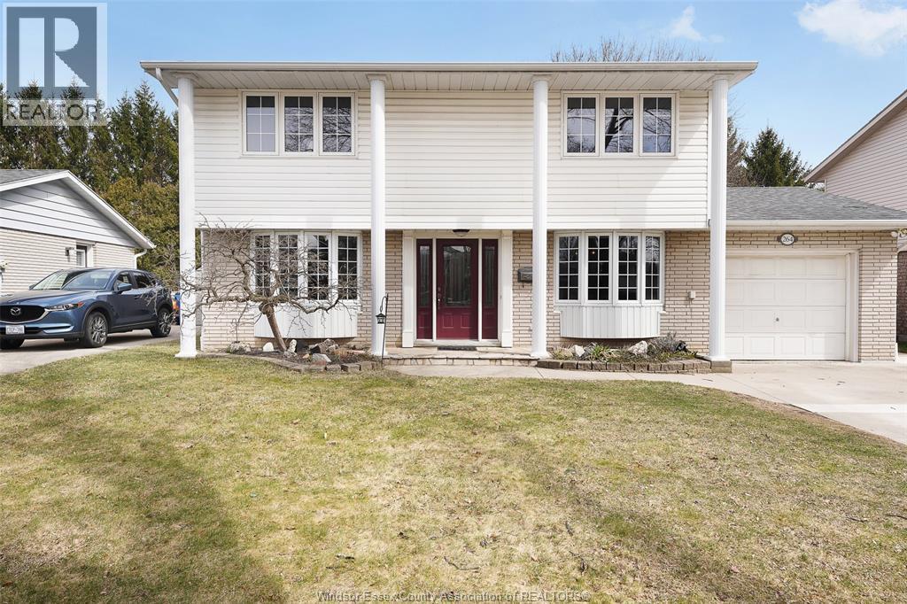 4-bedroom Single Family at 264 Baldoon, Chatham — photograph 2