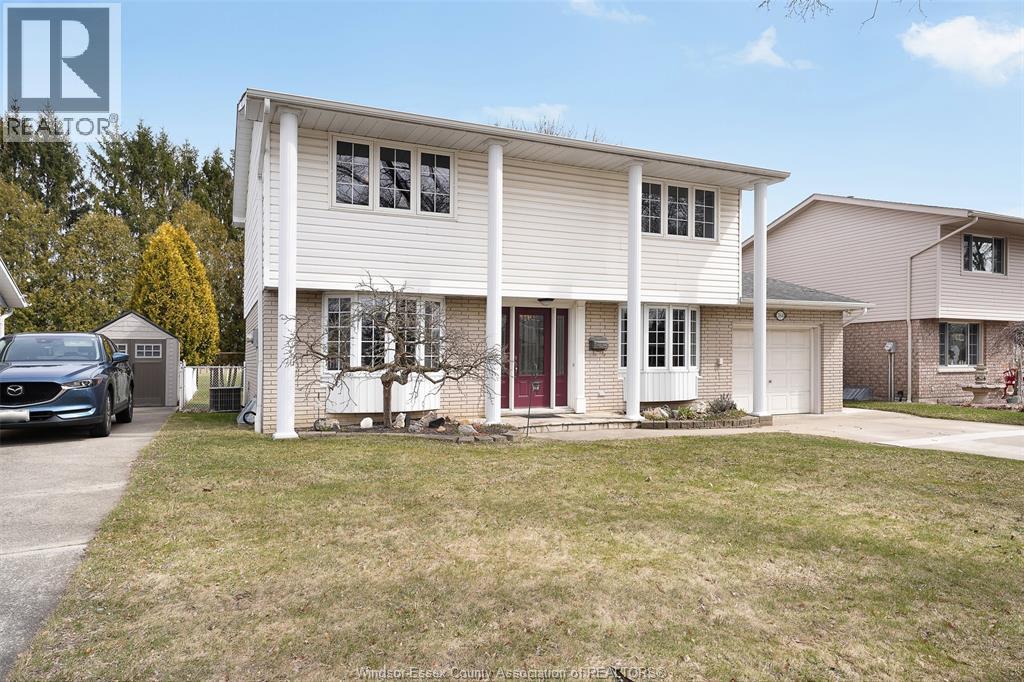 4-bedroom Single Family at 264 Baldoon, Chatham — photograph 3