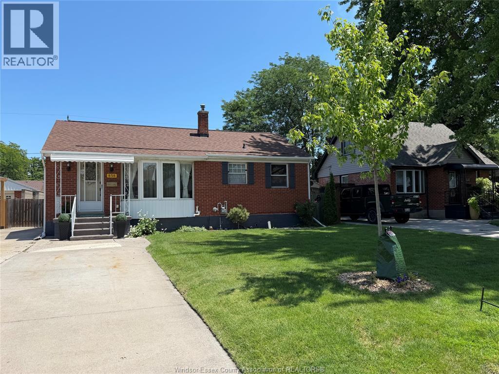 858 Laporte, Windsor — primary photograph