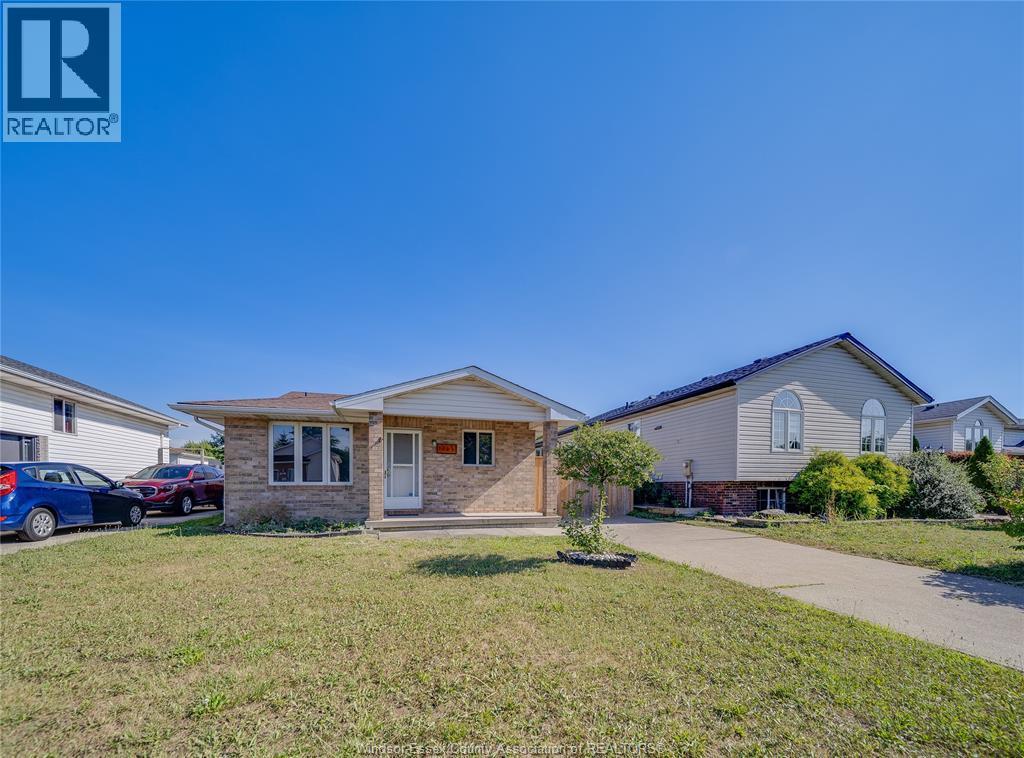 1465 Foster Avenue, Windsor — primary photograph