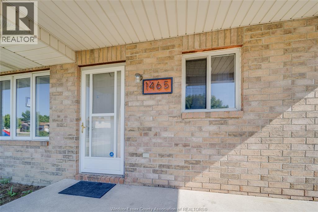 1465 Foster Avenue, Windsor — photograph 3