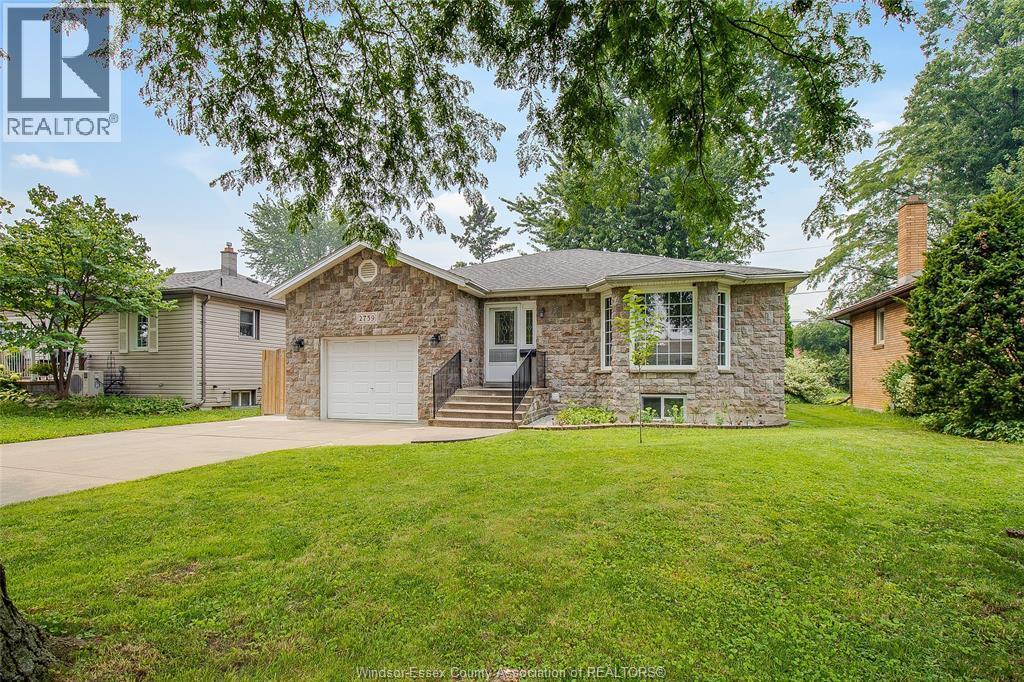 2759 McKay Avenue, Windsor — photograph 2