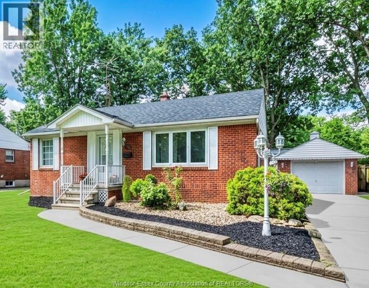 3365 Curry Avenue, Windsor — primary photograph
