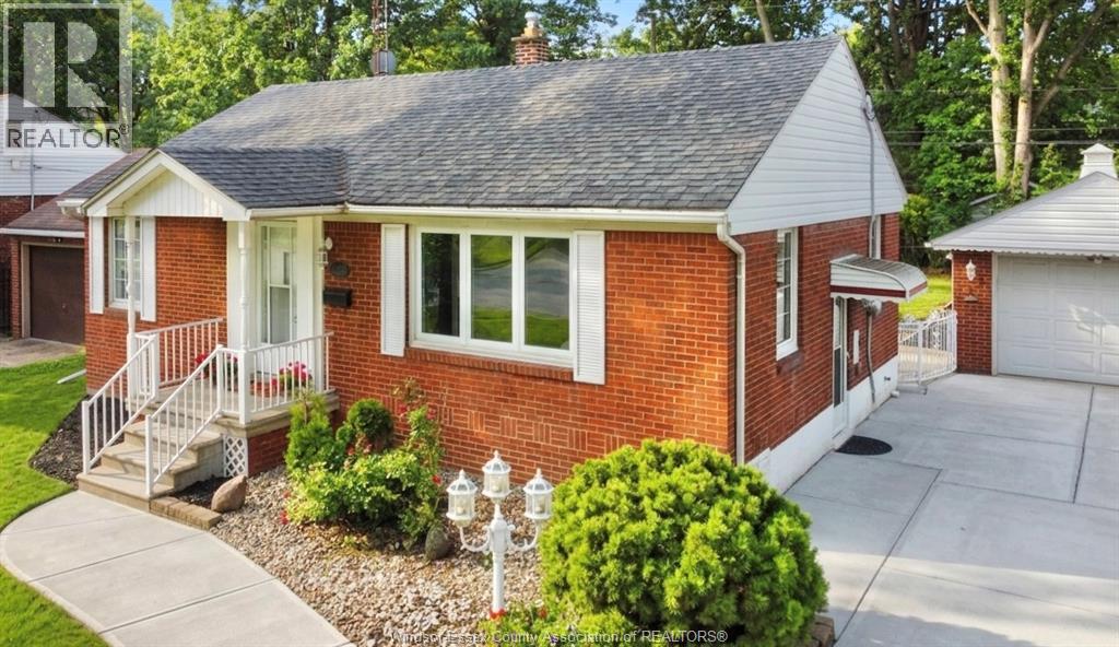 3365 Curry Avenue, Windsor — photograph 2