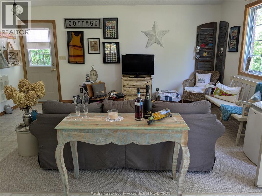 22 Patsy Lane, Pelee Island — photograph 2