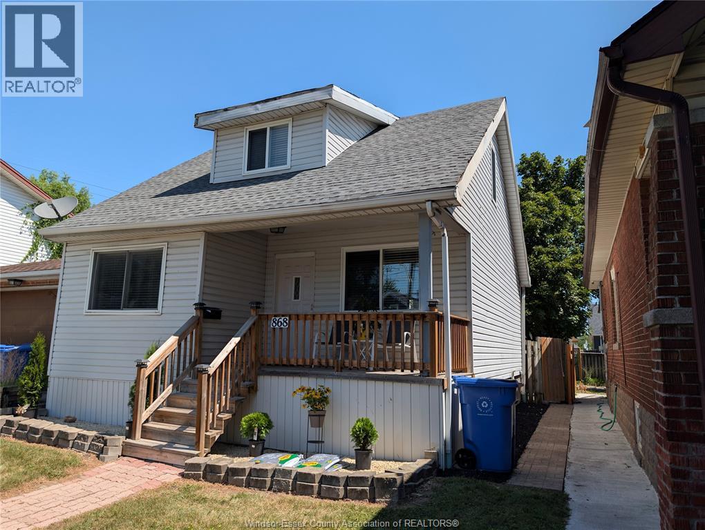 868 Elm, Windsor — primary photograph