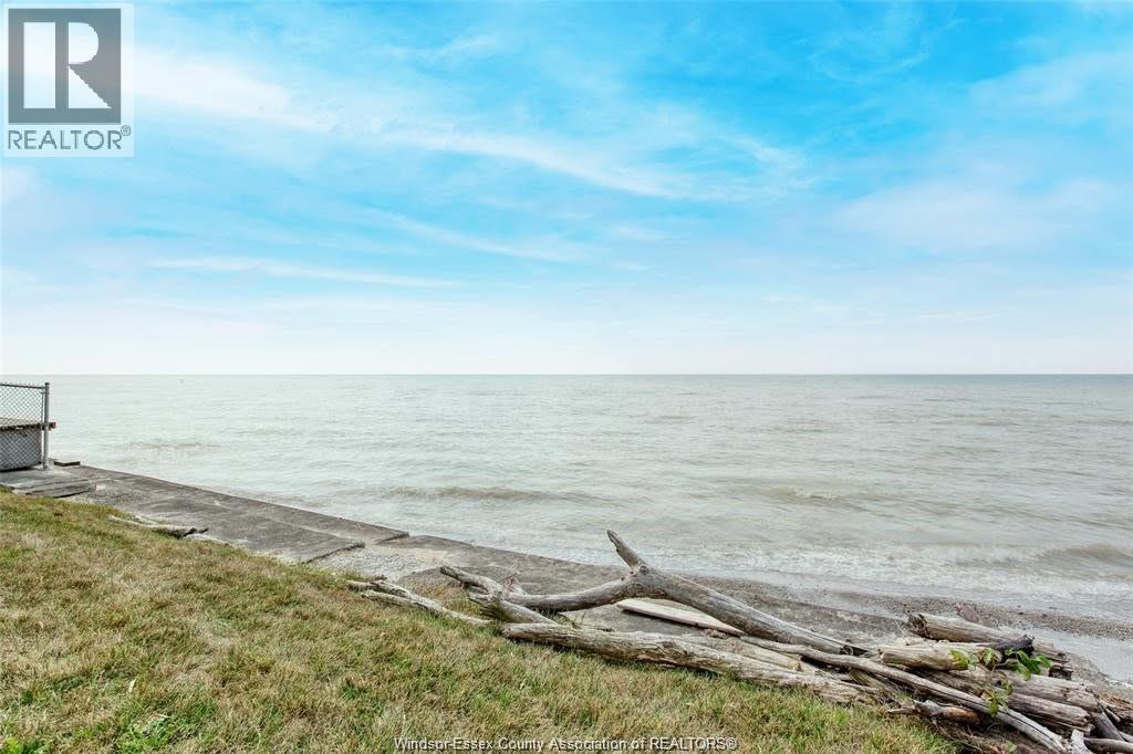 127 Lakewood Drive, Amherstburg — photograph 2