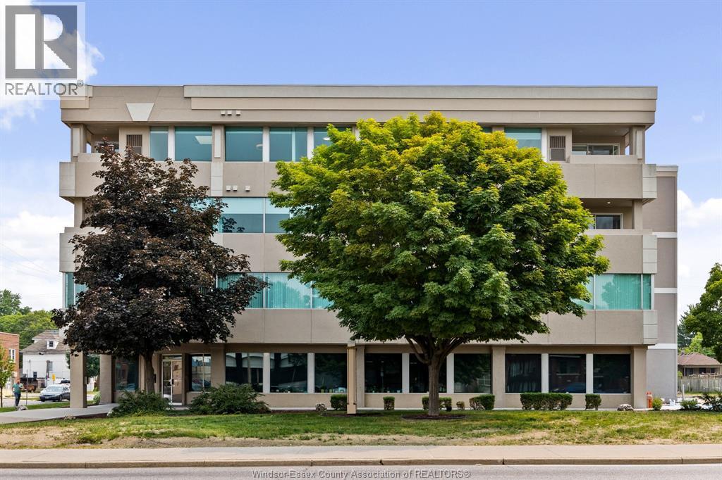 1500 Ouellette #402, Windsor — photograph 2
