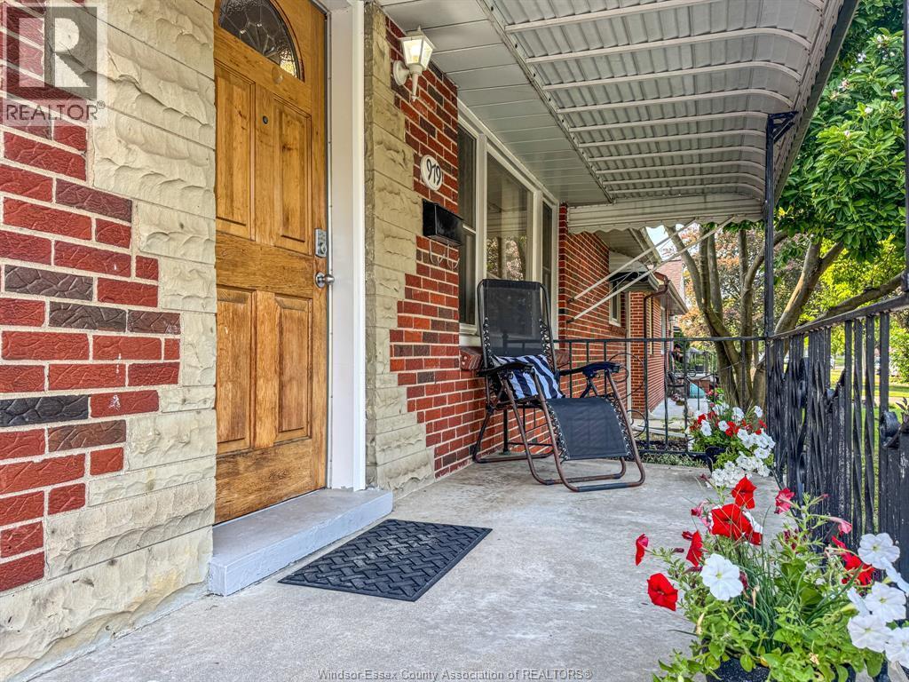 979 Belleperche Place, Windsor — photograph 3
