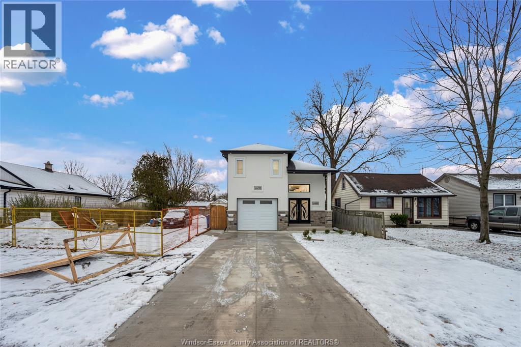 8-bedroom Single Family at 665 Alexandrine Street, Windsor — photograph 3