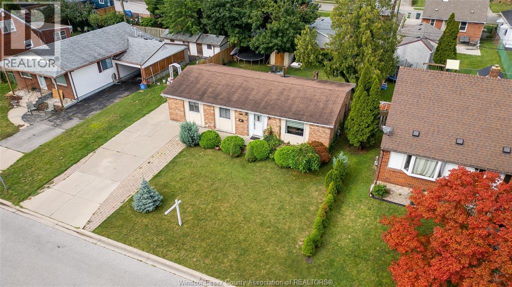1045 Reedmere Road, Windsor — photograph 2