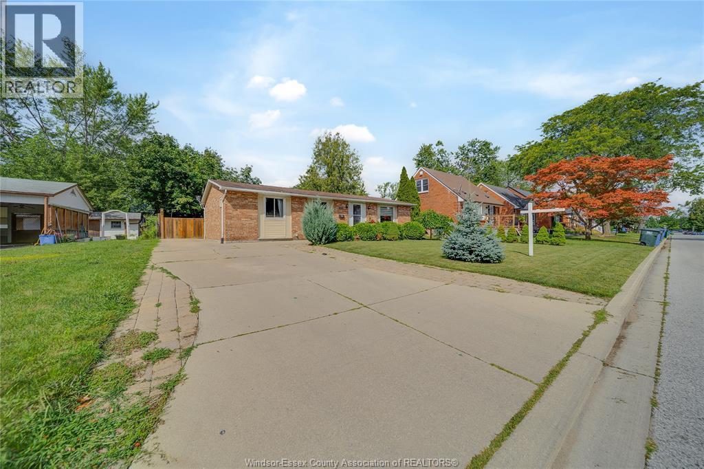 1045 Reedmere Road, Windsor — photograph 3