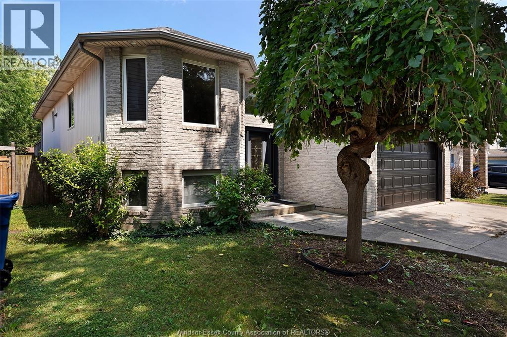 3438 Treeline Court, Windsor — photograph 2