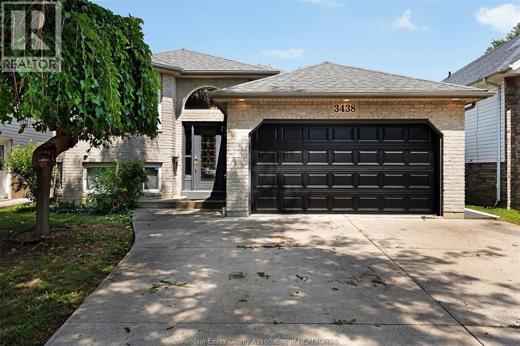 3438 Treeline Court, Windsor — photograph 3