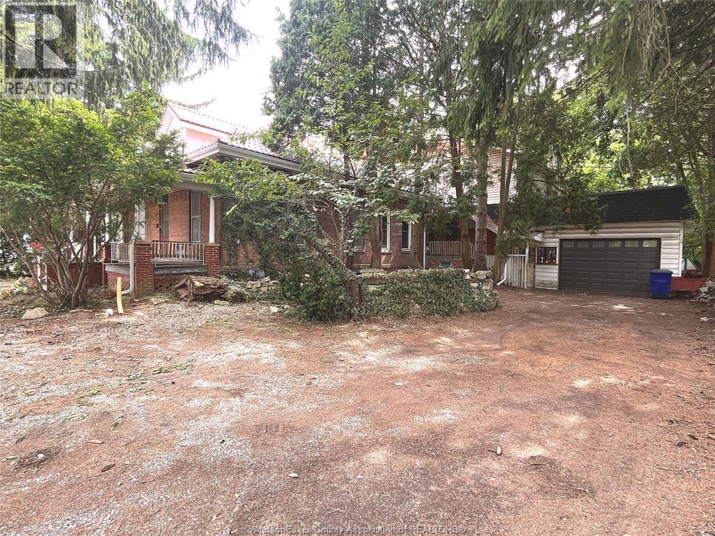 6-bedroom Single Family at 62 Lacroix Street, Chatham — photograph 3