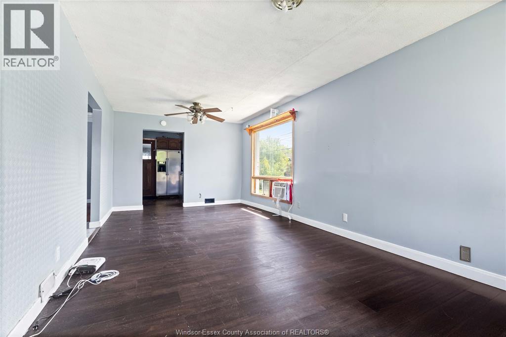 1396 Janette, Windsor — photograph 2