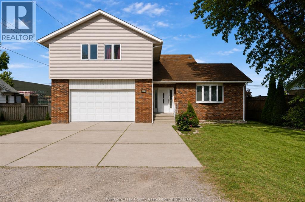 6-bedroom Single Family at 2600 Meldrum, Windsor — primary photograph