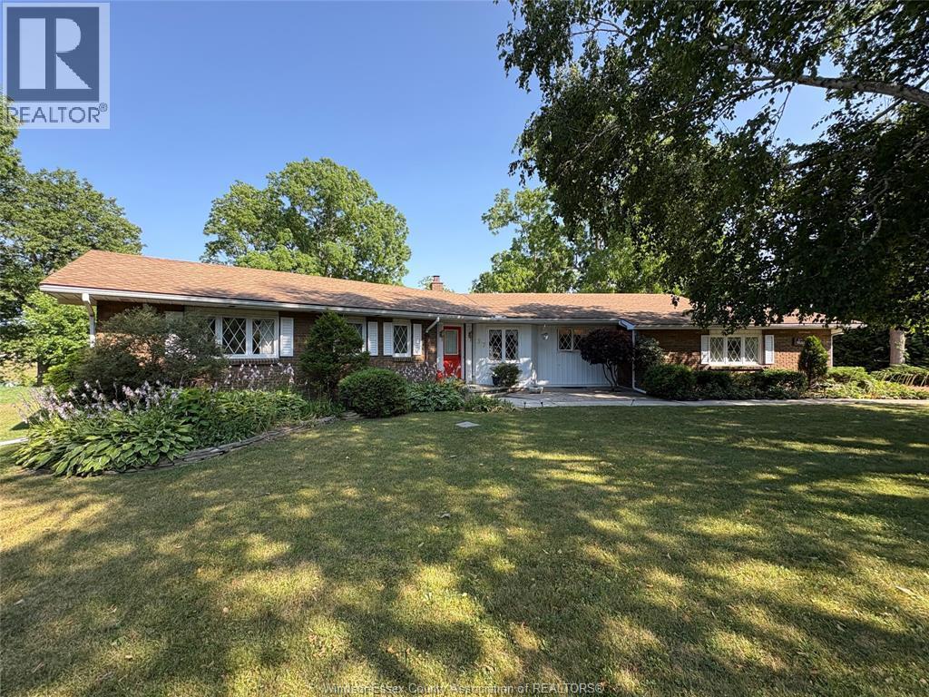 3-bedroom Single Family at 37 Park Lane, Lambton Shores — primary photograph