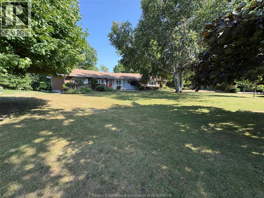 3-bedroom Single Family at 37 Park Lane, Lambton Shores — photograph 2
