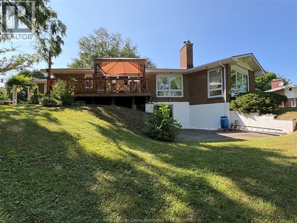 3-bedroom Single Family at 37 Park Lane, Lambton Shores — photograph 3