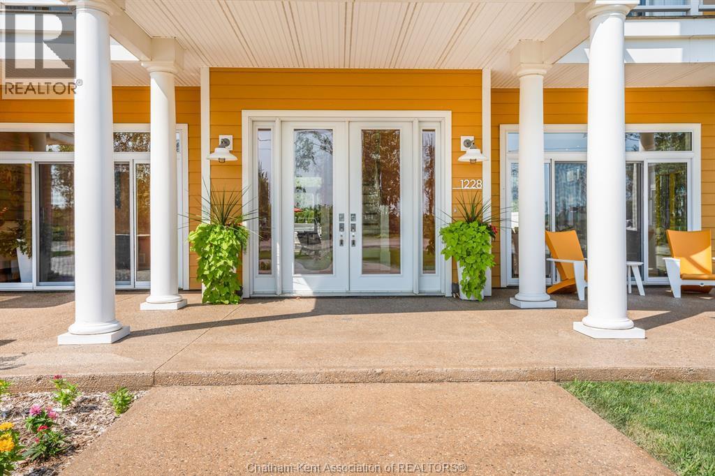 1228 Mariners Road, Erieau — primary photograph