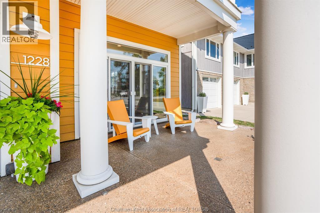 1228 Mariners Road, Erieau — photograph 2