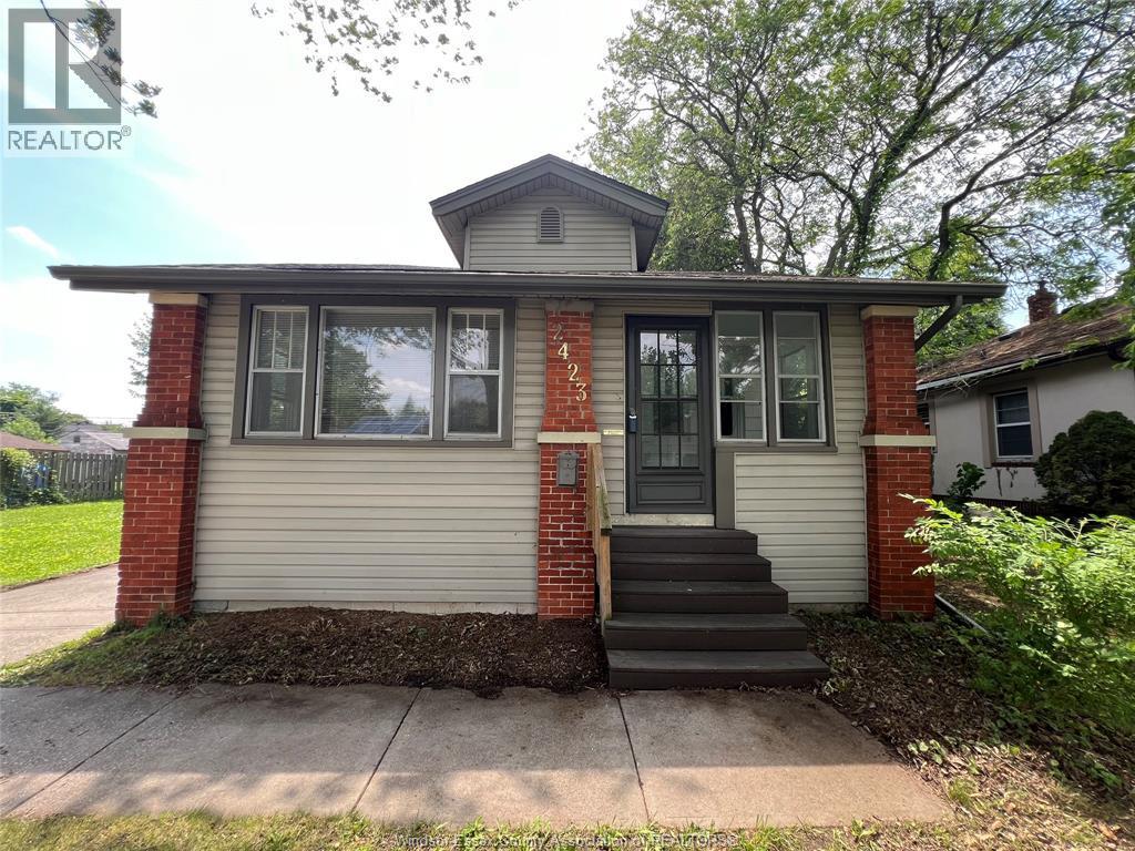 2-bedroom Single Family at 2423 Princess Avenue, Windsor — primary photograph