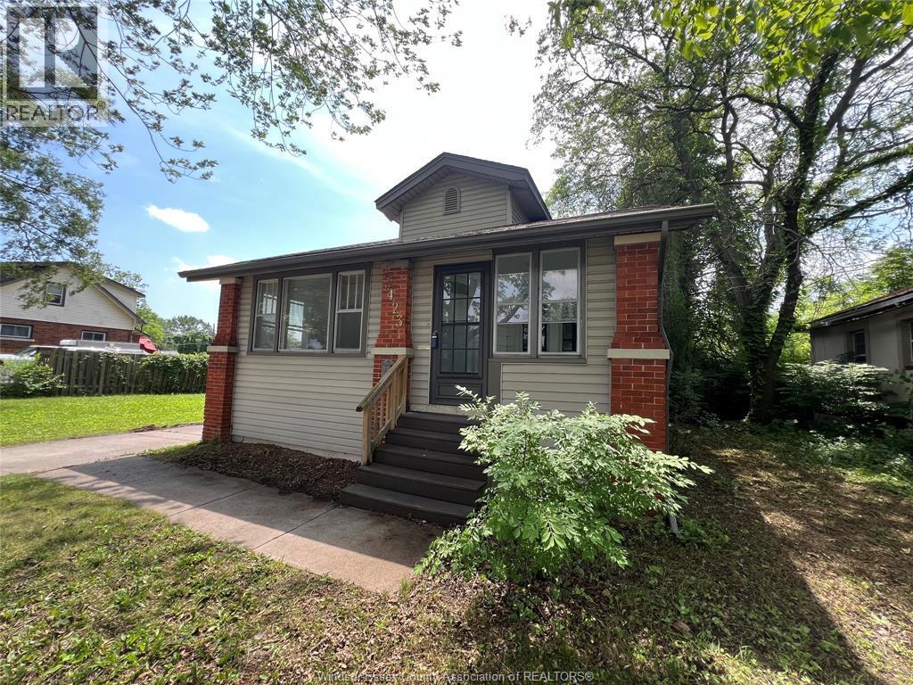 2-bedroom Single Family at 2423 Princess Avenue, Windsor — photograph 2