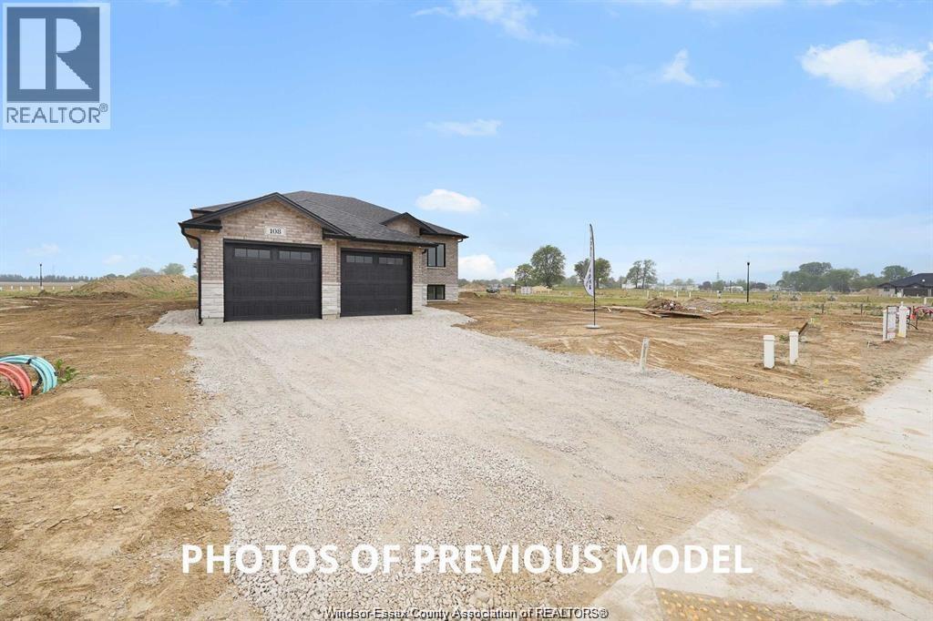 5-bedroom Single Family at 20 Fenceline Drive, Chatham — photograph 3