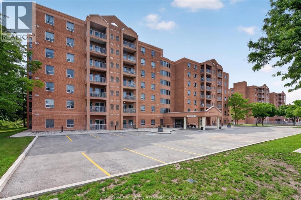 Single Family — 3915 Southwinds Drive, Windsor, Ontario