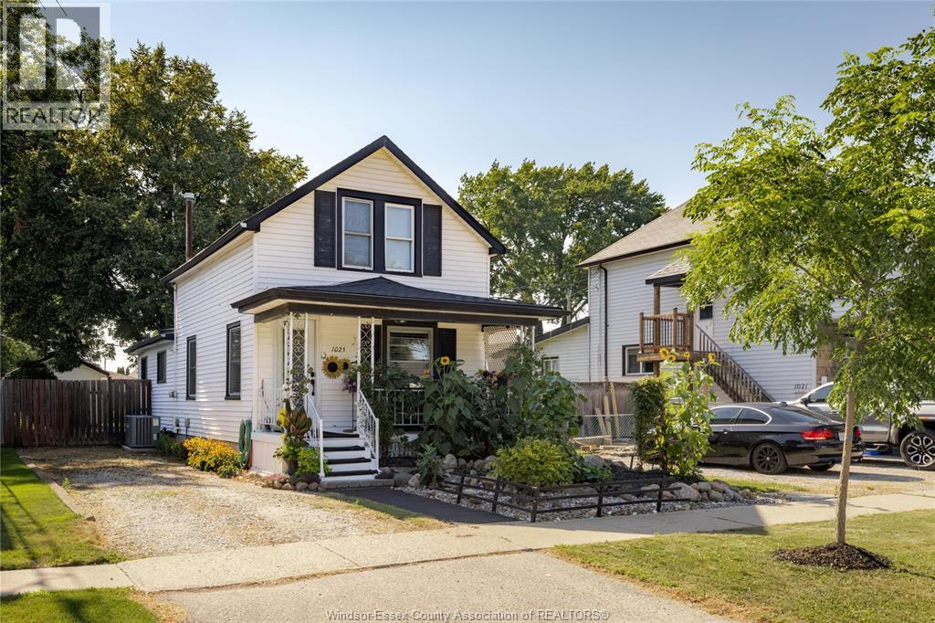 1025 William Street, Tecumseh — primary photograph