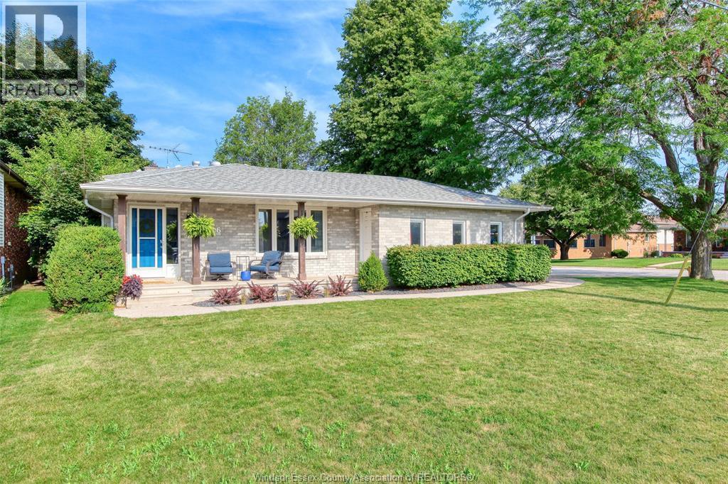 4-bedroom Single Family at 3966 Concession Rd 3, Amherstburg — photograph 2