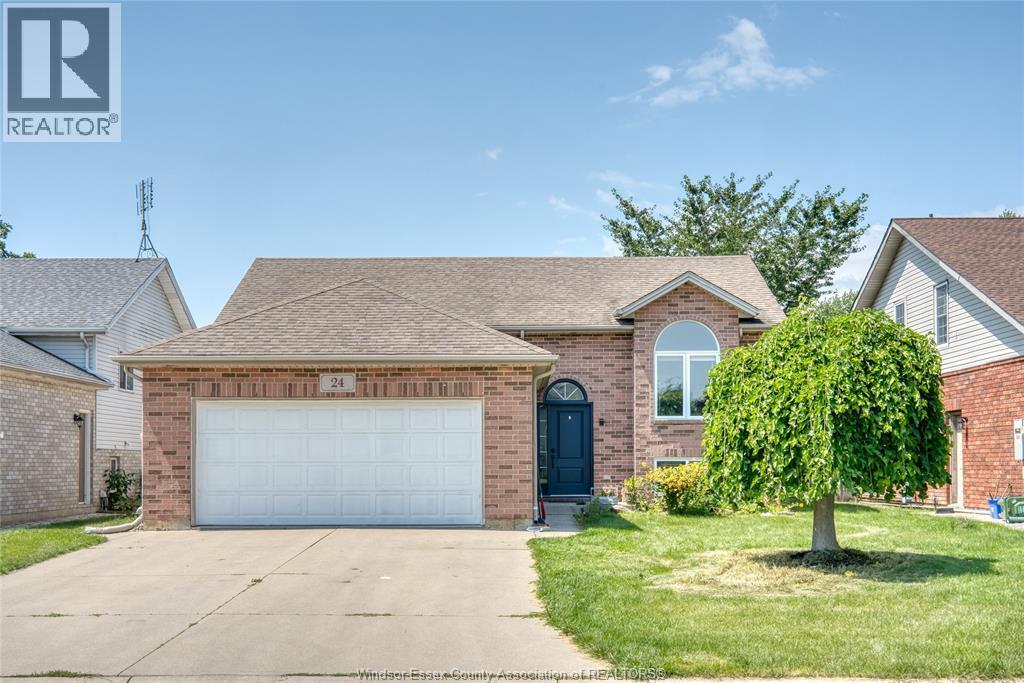 5-bedroom Single Family at 24 Briarwood, Essex — primary photograph